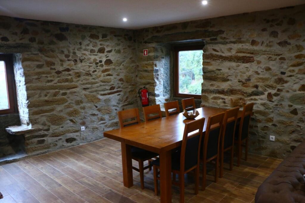 Cozinha Casa do Poço - mesa de refeições